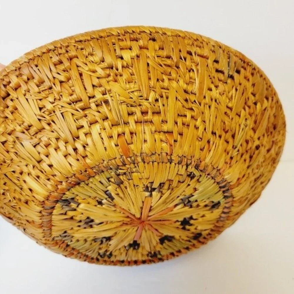 Handmade Collectible Woven Grass Bowl Basket